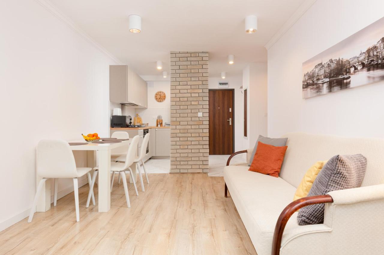 City Center Graniczna By Renters Apartment Warsaw